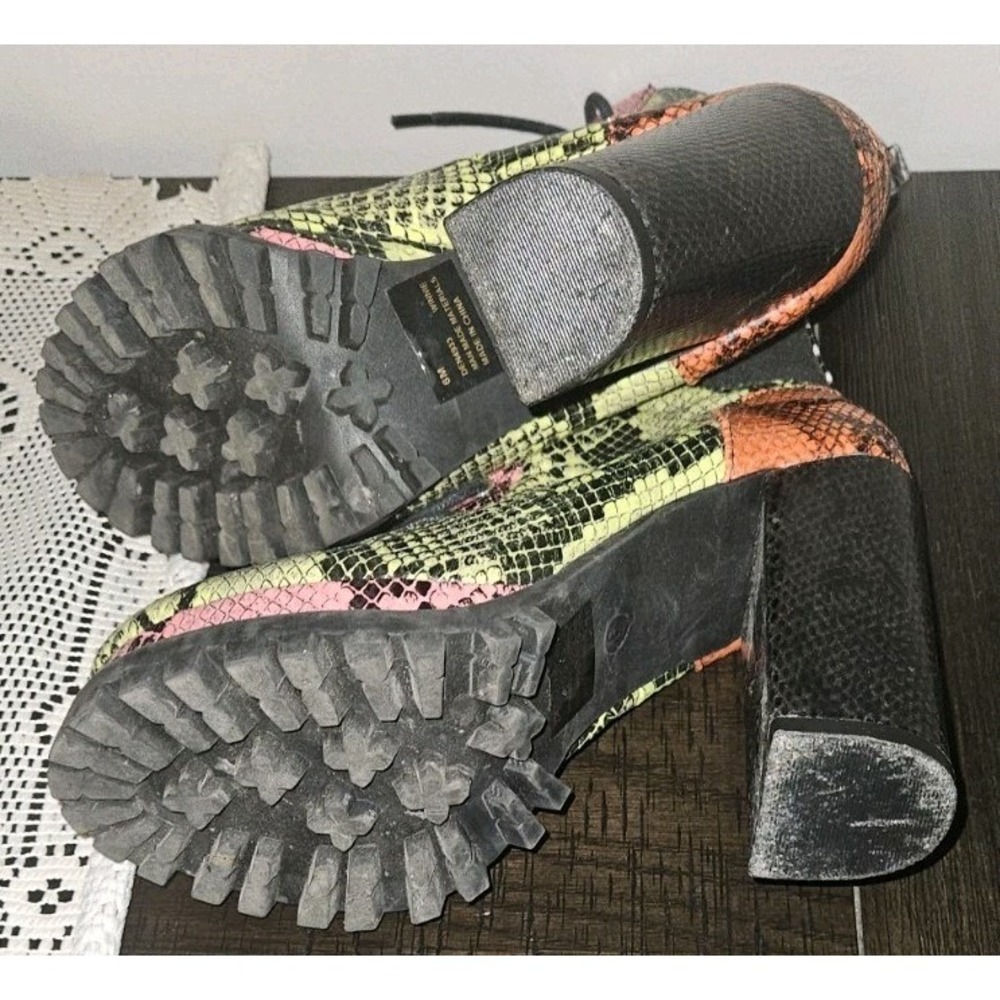 Cape Robbin Winnie‎ Neon Vegan Leather Snake Print Platform Ankle Boots Size 6 - Picture 4 of 5
